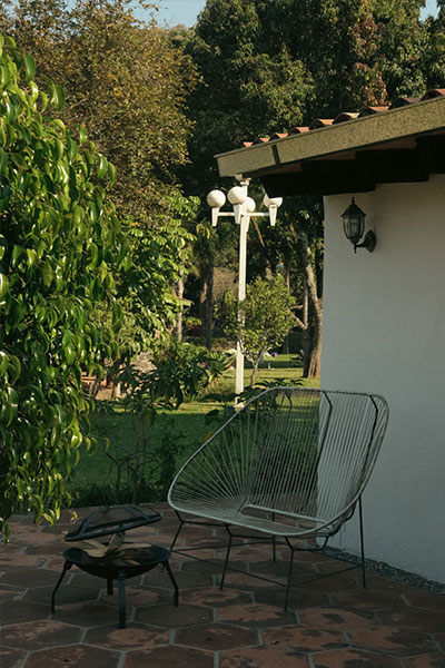 Villasmexiko-tepoztlan-hotel-villa2-exterior-sillas