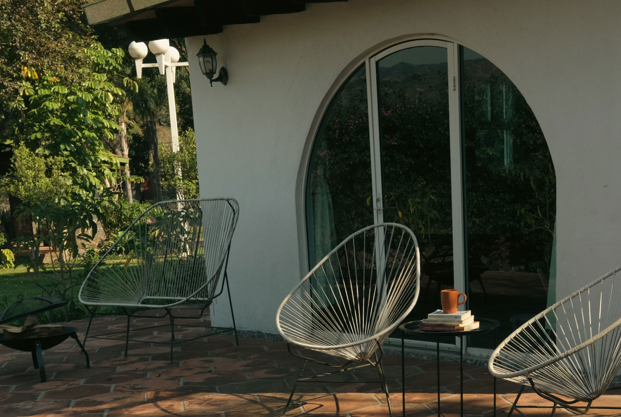 Villasmexiko-tepoztlan-hotel-villa2-exterior-sillas2