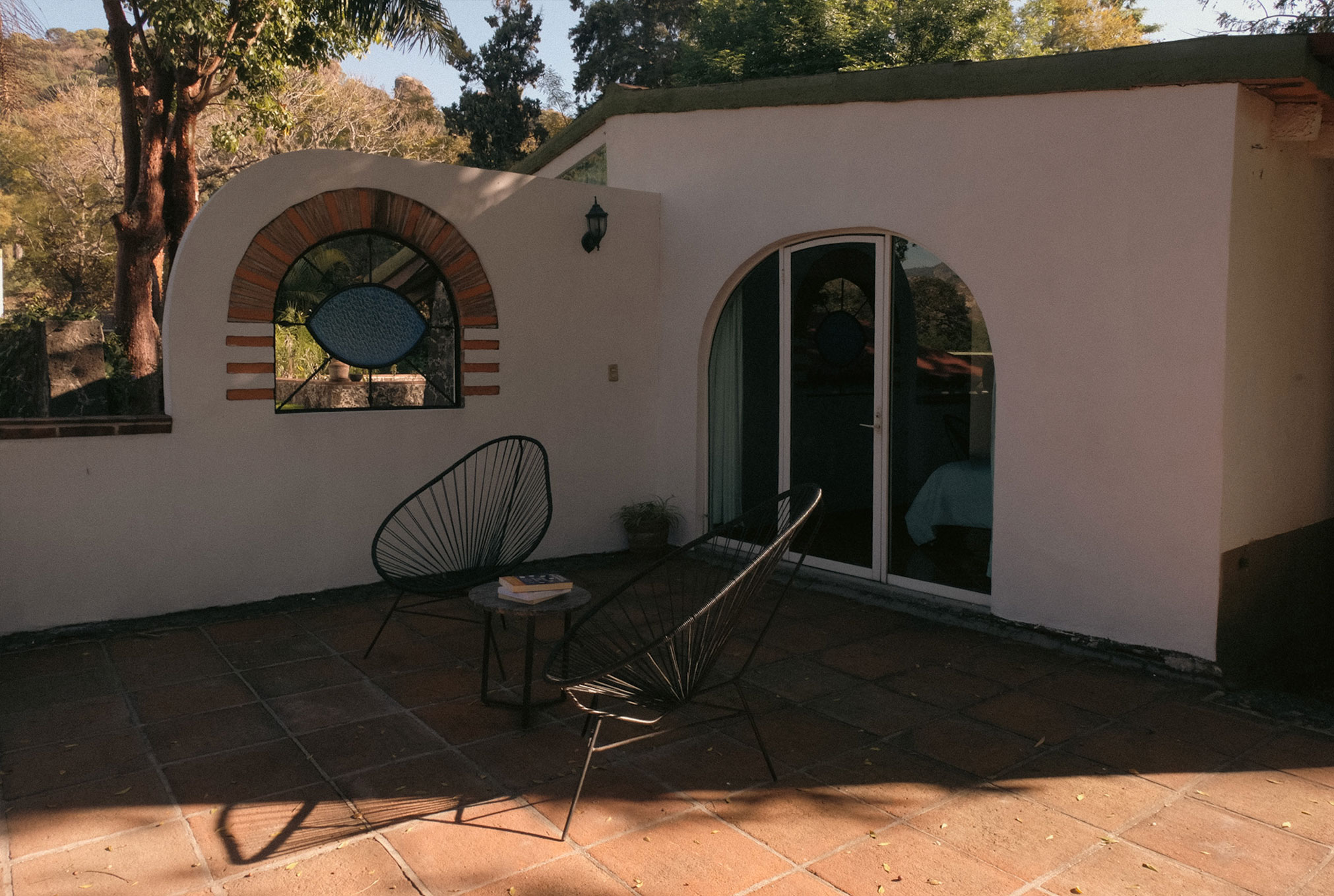 Villasmexiko-tepoztlan-hotel-villa2-exterior-sillas2