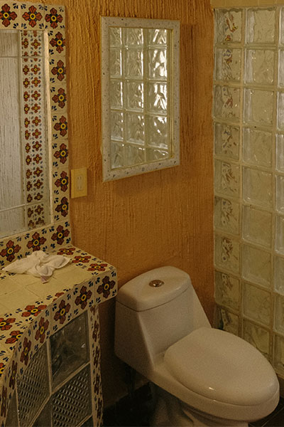 Villasmexiko-tepoztlan-hotel-villa8-interior-Banojpg